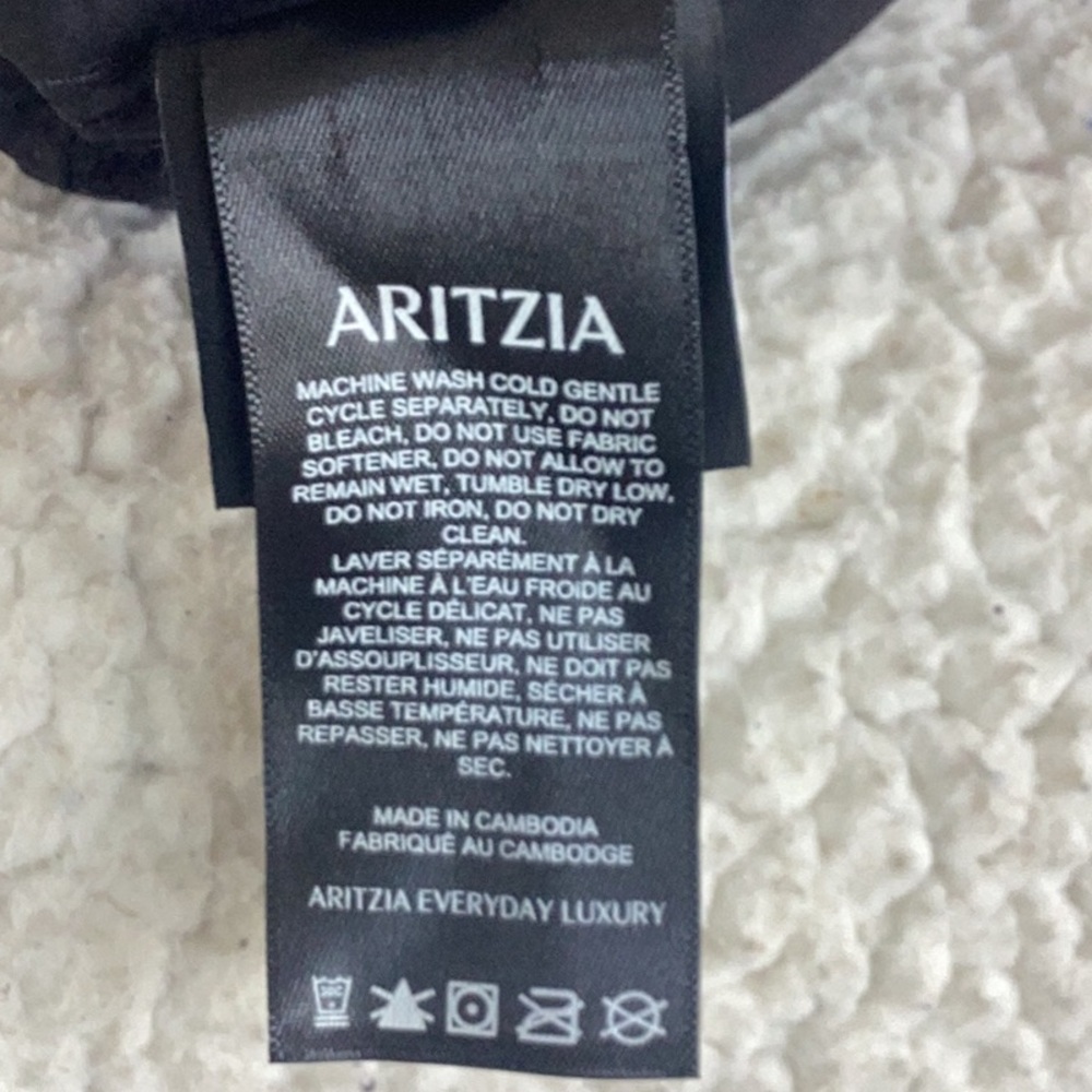 Aritzia Black Mittens - Picture 4 of 5